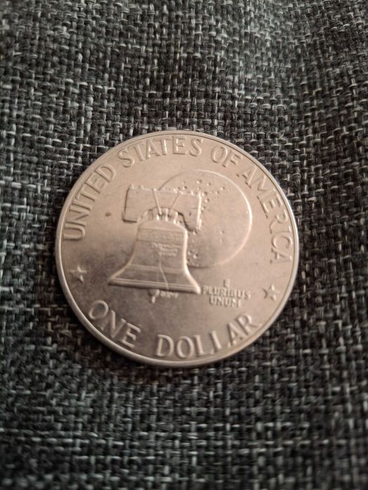 Продавам не сребърни два долара от по един долар