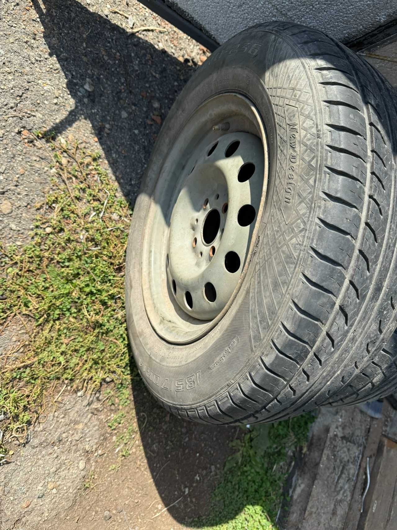 Летние шины 185/70R14 (две шины без дисков)