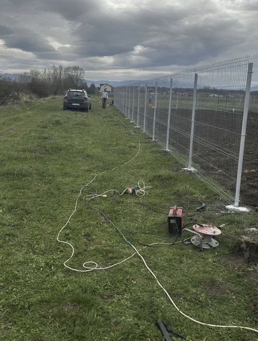 Garduri din plasa bordurata si ale modele dorite de client