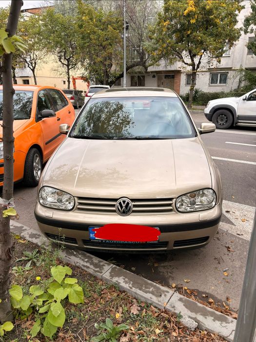 Vând volkswagen Golf din 2001