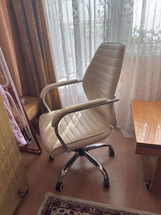 Офис стол за бюро