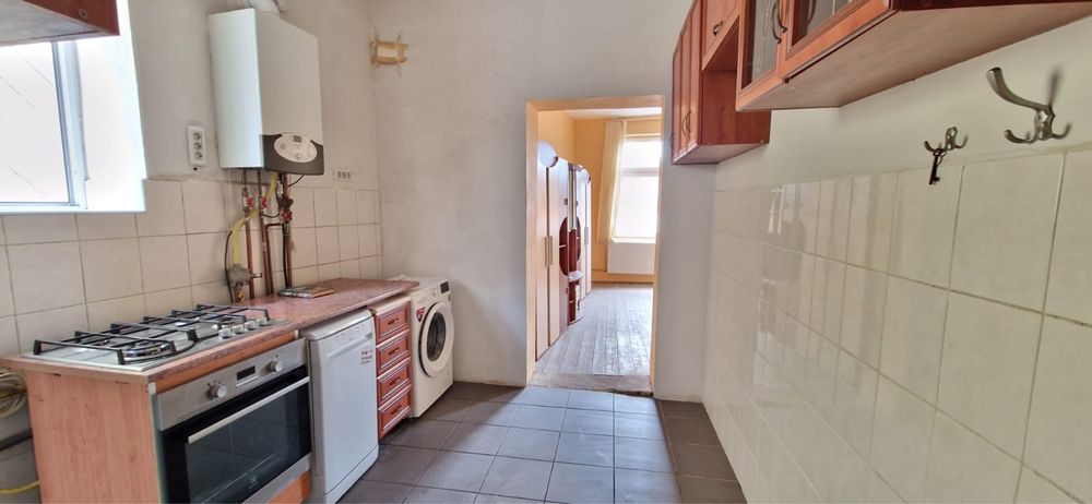 Vand garsoniera spatioasa in zona excelenta