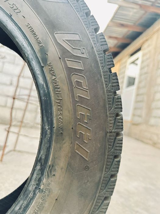 Продается шины зимние