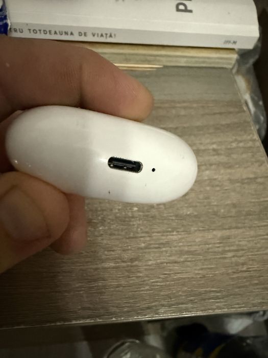 Casti fara fir imita perfect pe cele de 1000 lei originale de la apple