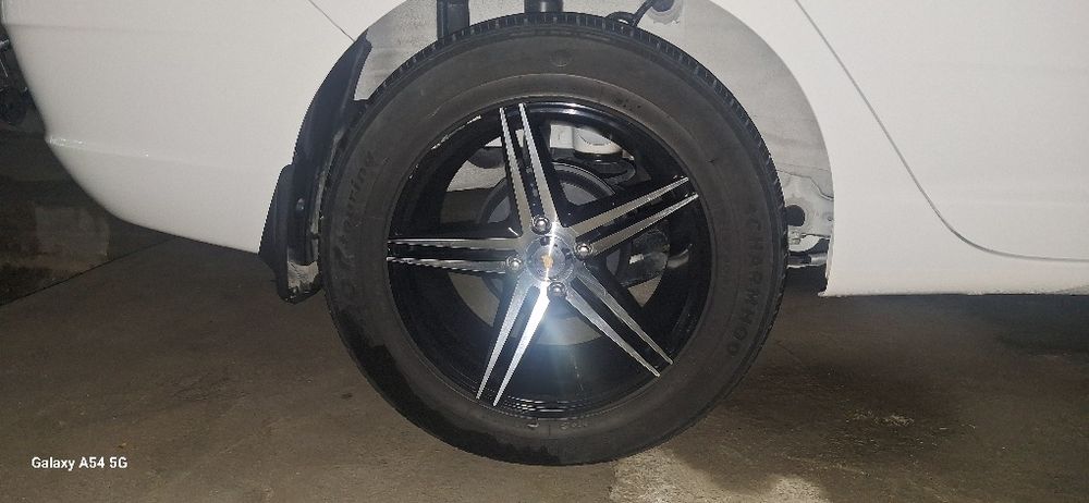 Obmen Vossen diska balon 215/60/16 Charmhoo arginal balonida
