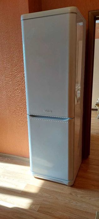 Холодильник Ariston две камеры