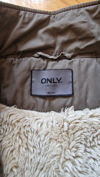 Подарява се яке Only