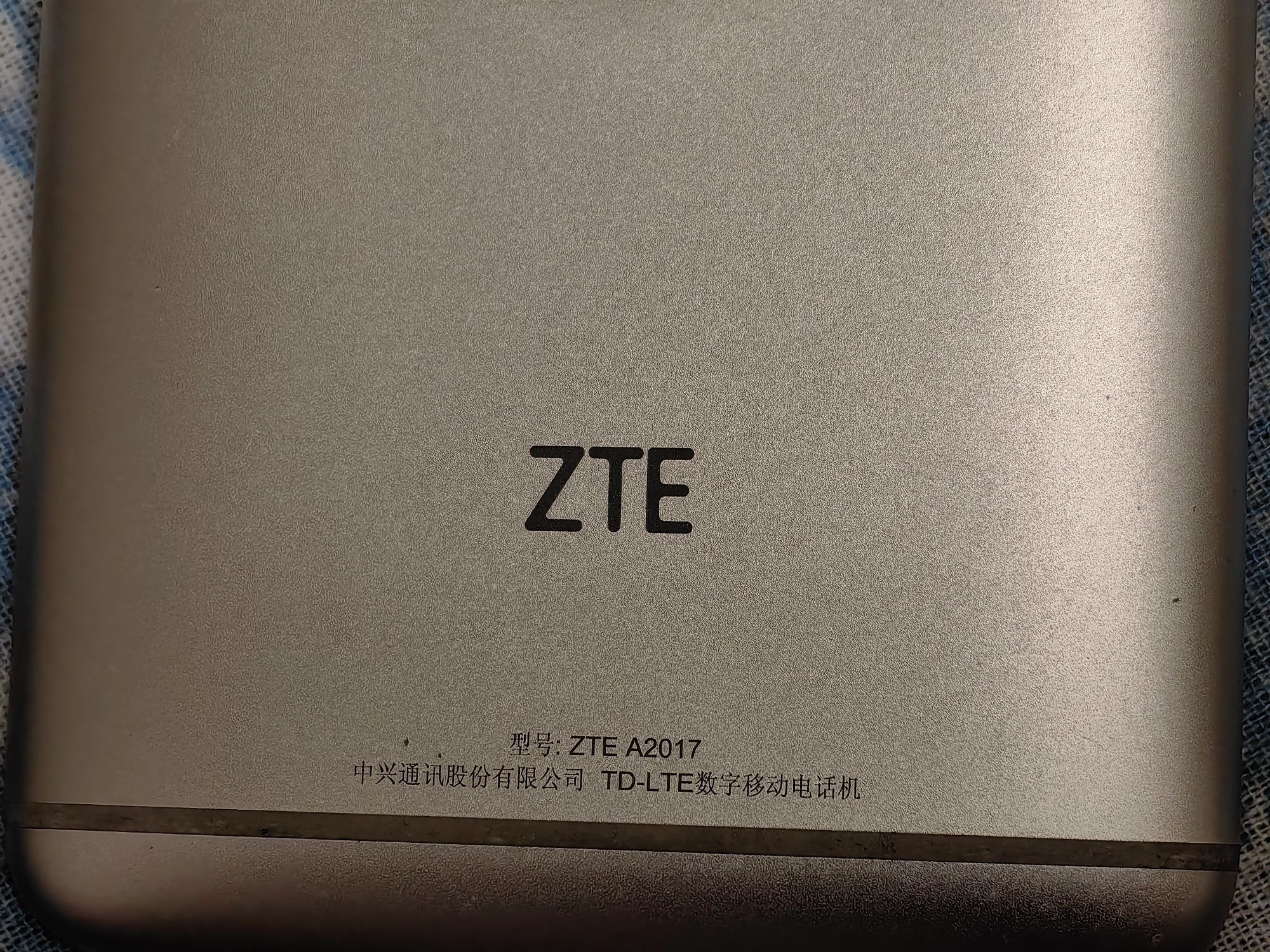 Продам смартфон ZTE Axon 7