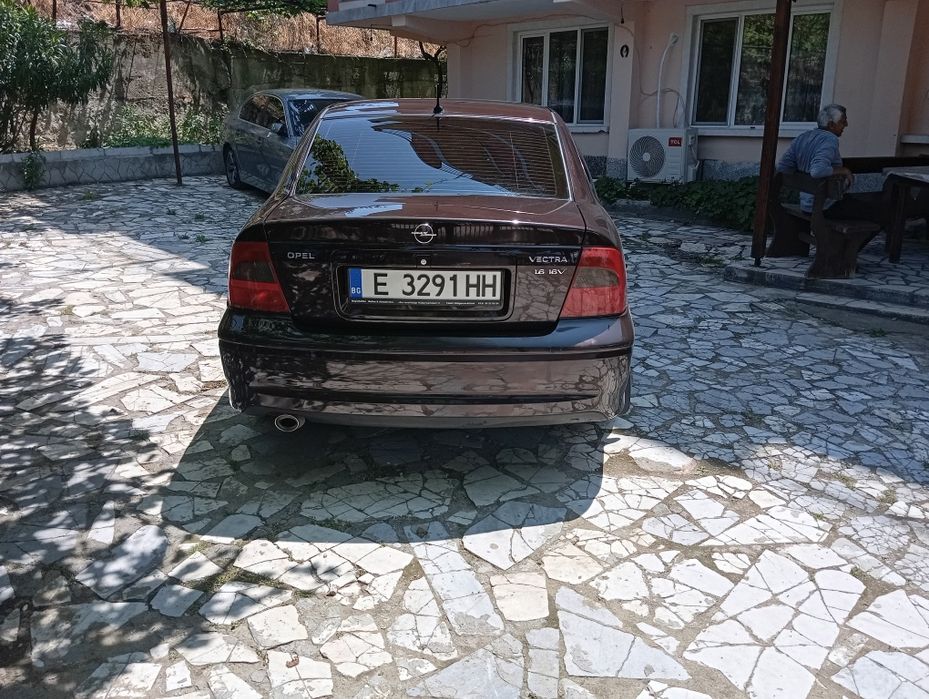 Продавам собствения си автомобил Опел Вектра