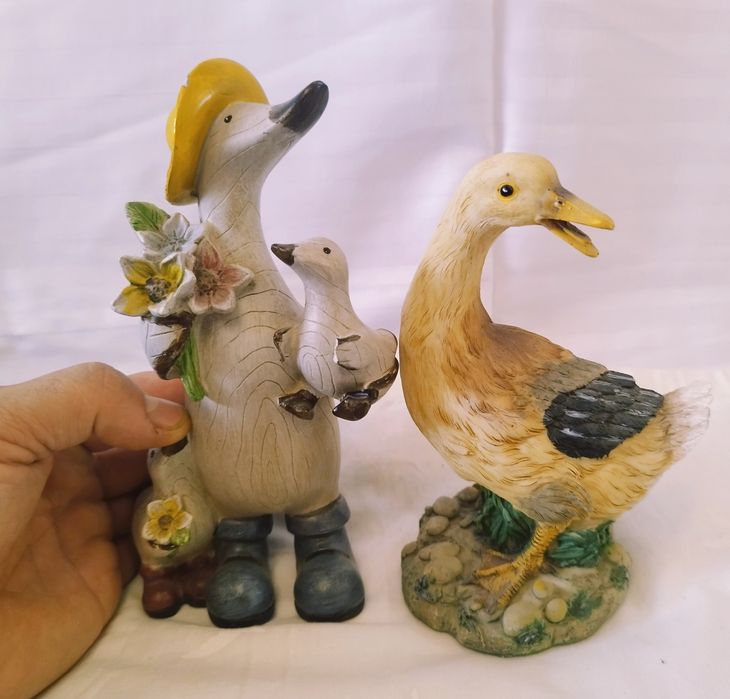 Figurine decorative Colecția Leonardo, din rășină acrilica.