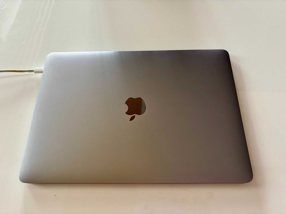 MacBook Pro 13 touchbar, 16GB, i7, 256GB