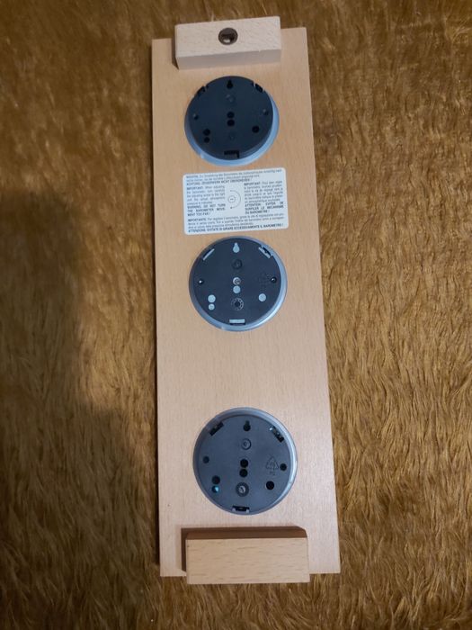 Влагомер,барометър, термометър.