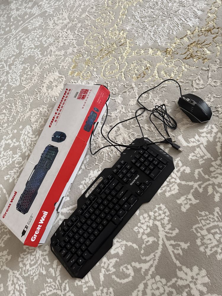 Продам игровую клавиатуру с мышкой