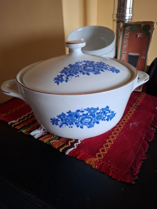 Порцеланов супник