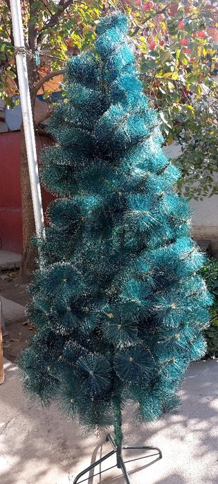 Продаётся новогодняя ёлка