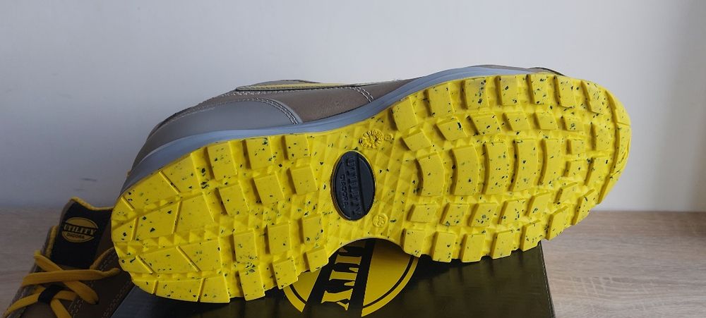 Vând Bocanci de protecție