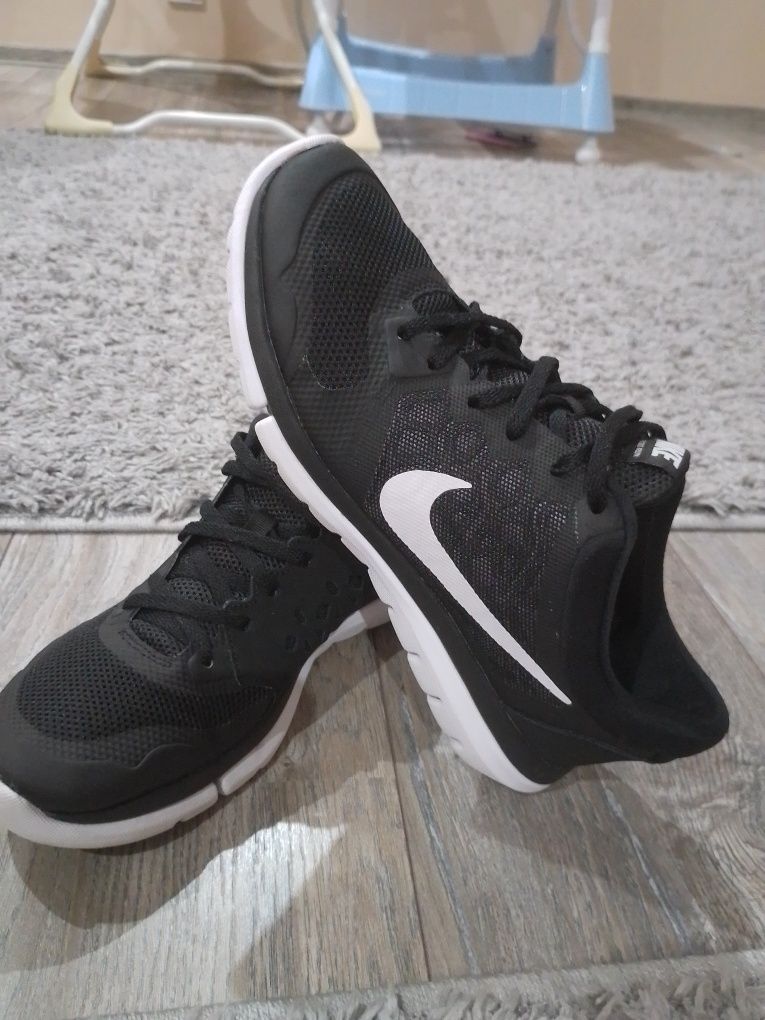 Оригинални маратонки Nike