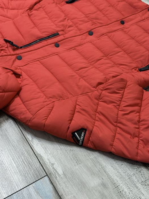Дамско пухено яке SuperDry – размер L, отлично състояние