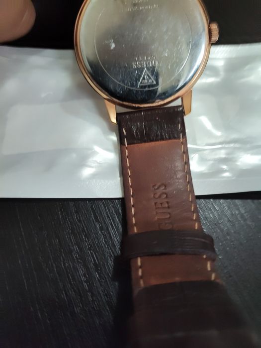 Vând ceasuri Timex.Guees