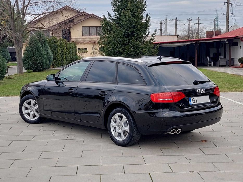 Audi A4 B8 Avant 2.0Tdi 143cp Automat *2012* Navigatie/Xenon/Led