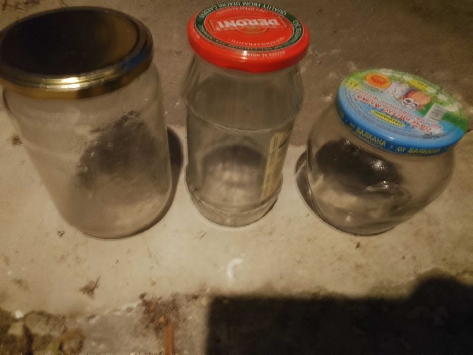 Продавам буркани с капачки на винт в Благоевград.