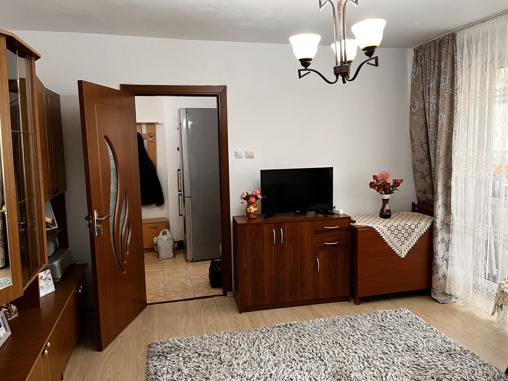 Vând apartament 2 camere 45mp mobilat si utilat (ca in poze)
