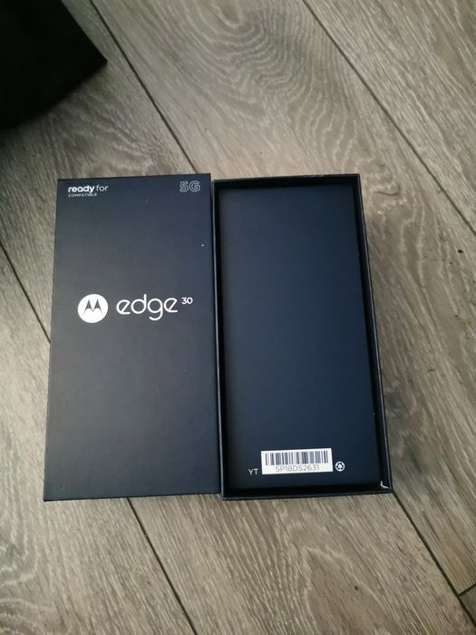 De vânzare cutie Motorola edge 30