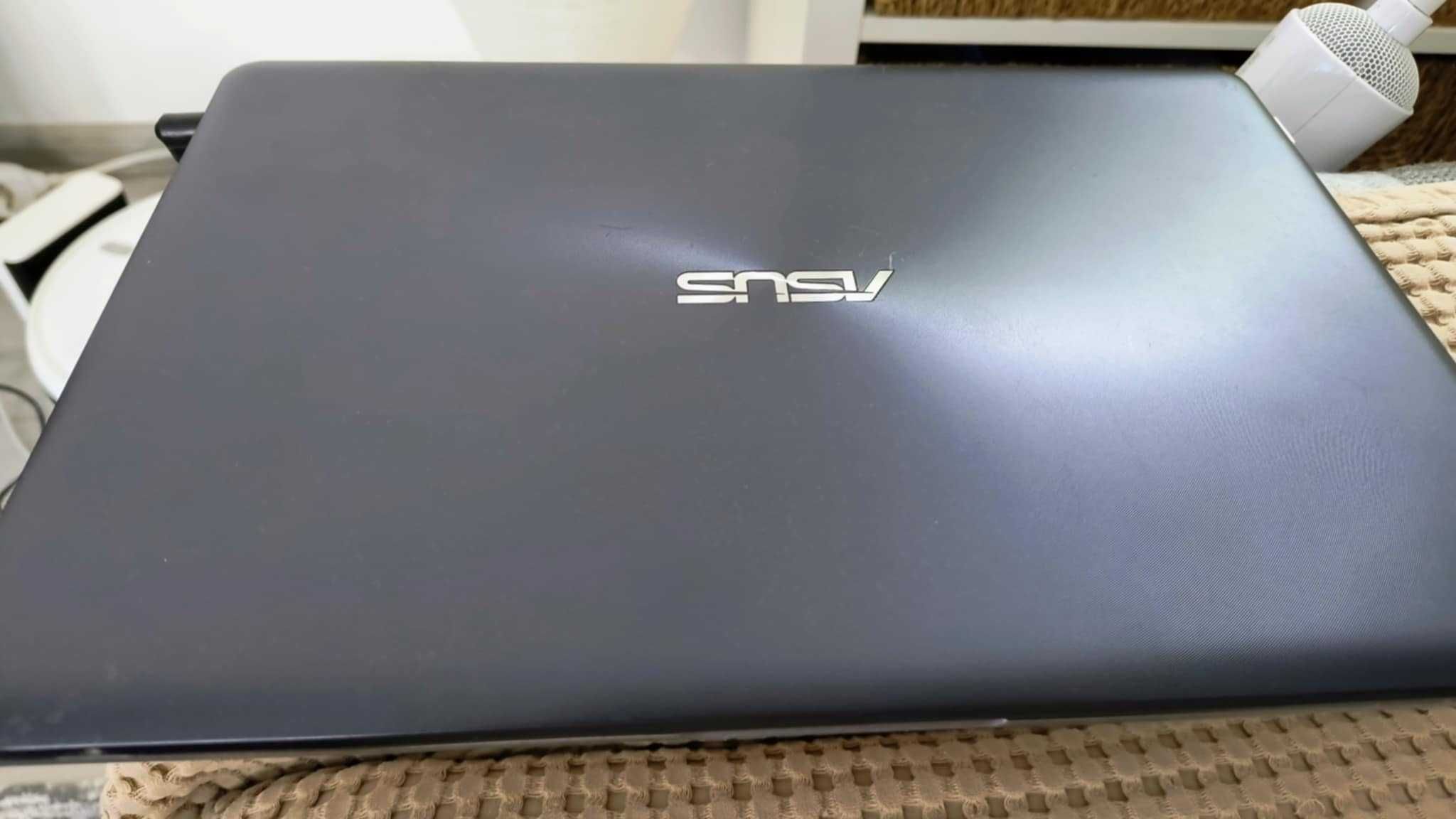 LAptop Asus i3 gen8 URGENT - IMPECABIL