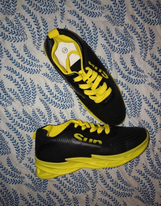 Adidași mărimea 41 (corespunde 40)