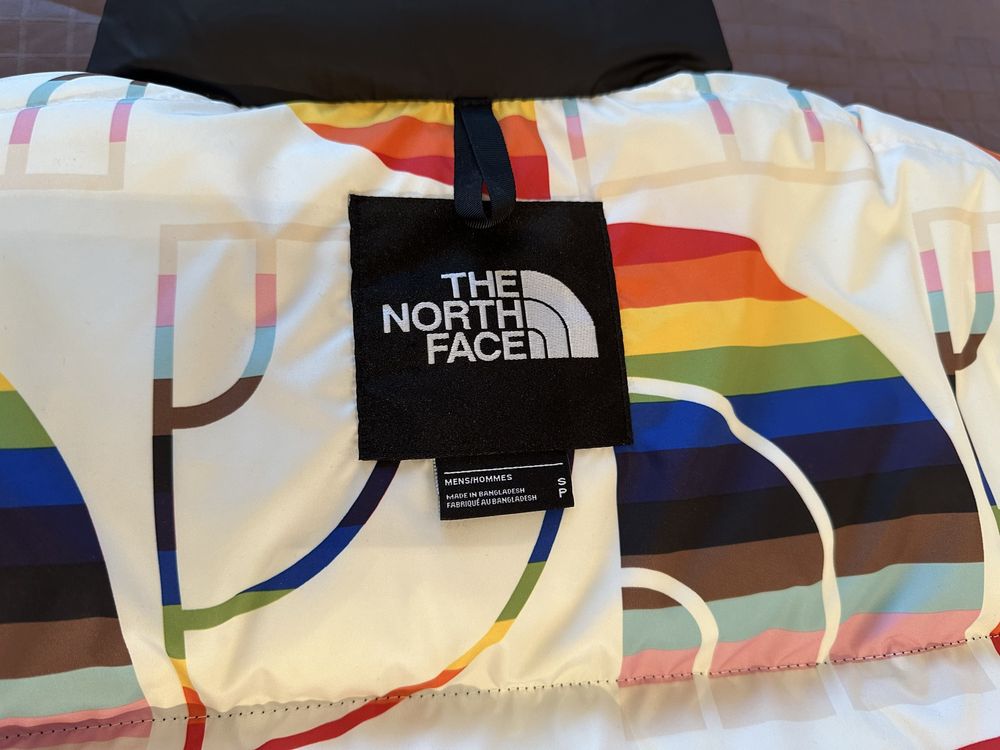 Geaca originala The North Face 1996 Retro Nuptse Pride marime S fit M