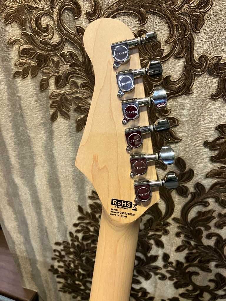 Отличная недорогая электрогитара (Stratocaster FIESTA RED)