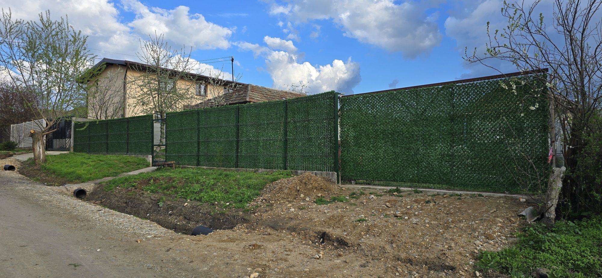 Gard viu artificial, stabil și durabil.