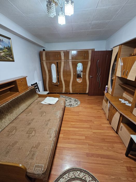 Închiriez garsoniera