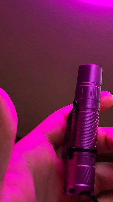 Lanterna UV Convoy T3 cu led UV de 365nm cu filtru ZWB2