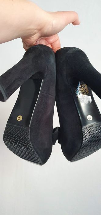 Pantofi negri cu toc