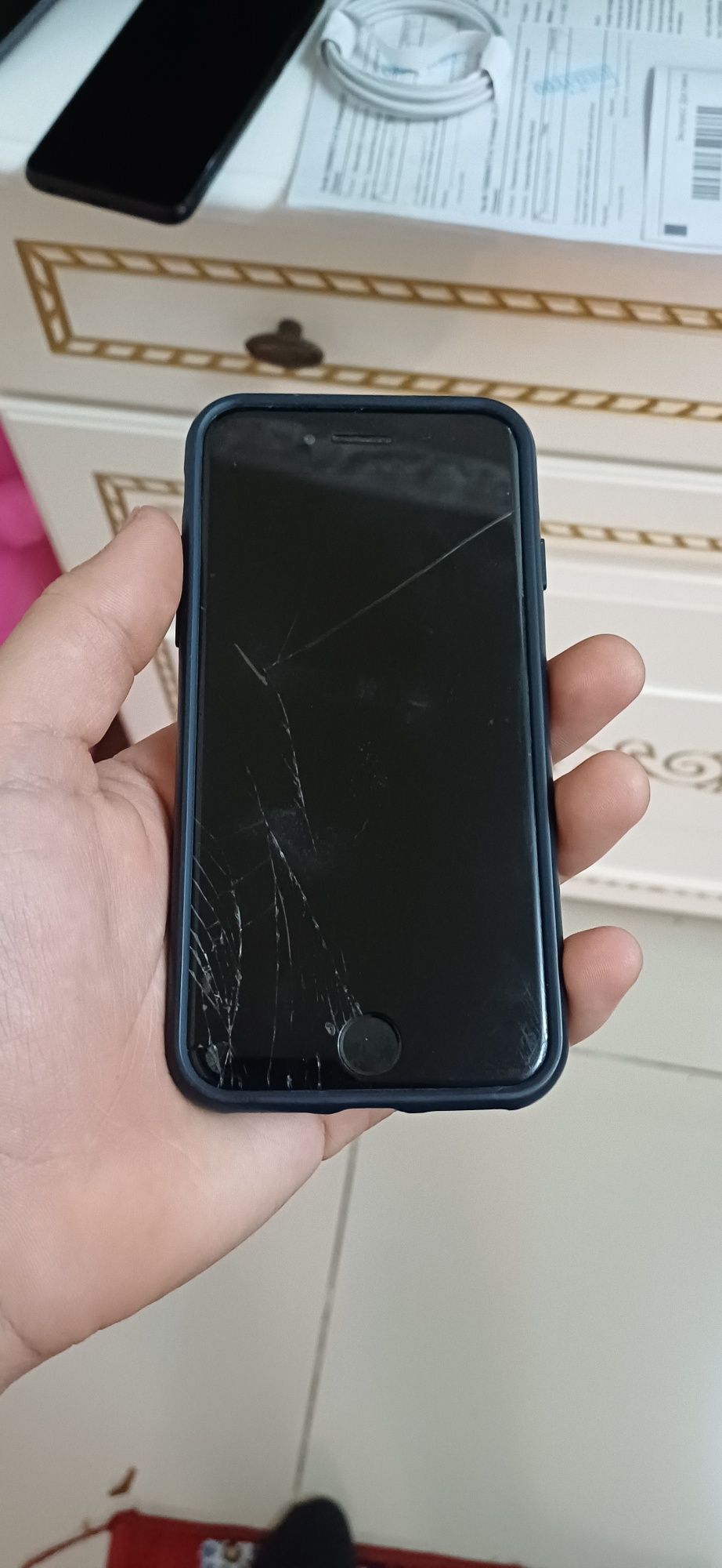 IPhone 8 64gb в среднем состоянии