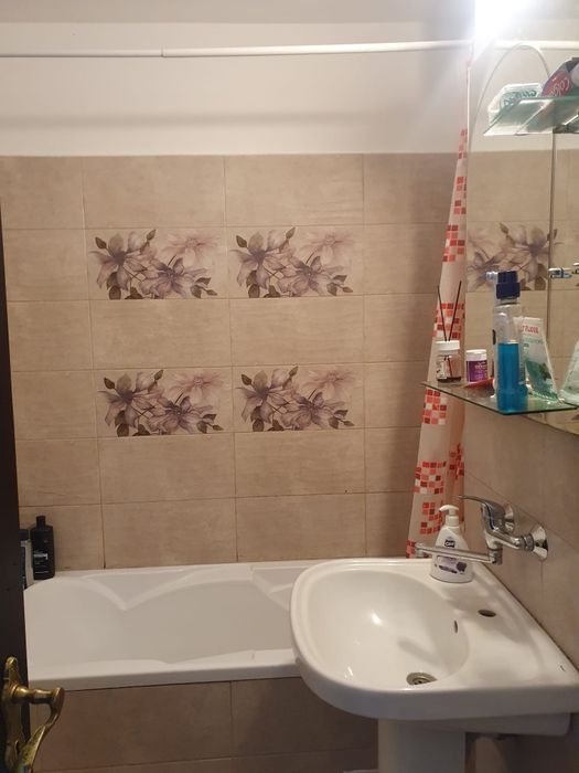 Inchiriez apartament cu 4 camere central