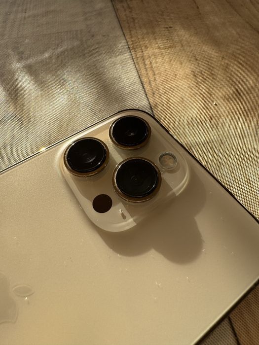 Златен Iphone 13 Pro 256 gb