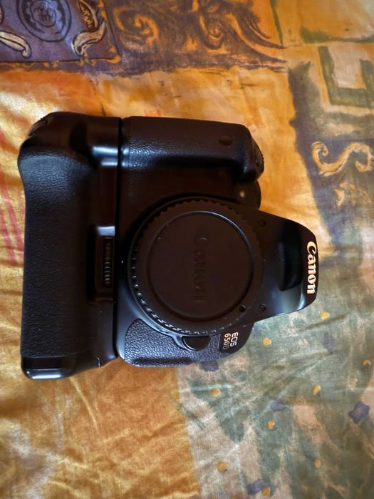 Vând Canon 5D Mark II + Canon 650D + Obiectiv 75-300mm + Accesorii