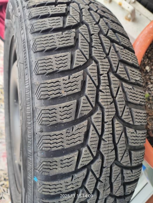 Vand 4 janteVw R15 cu anvelope iarna Nokian 195/65R15, Tg Jiu