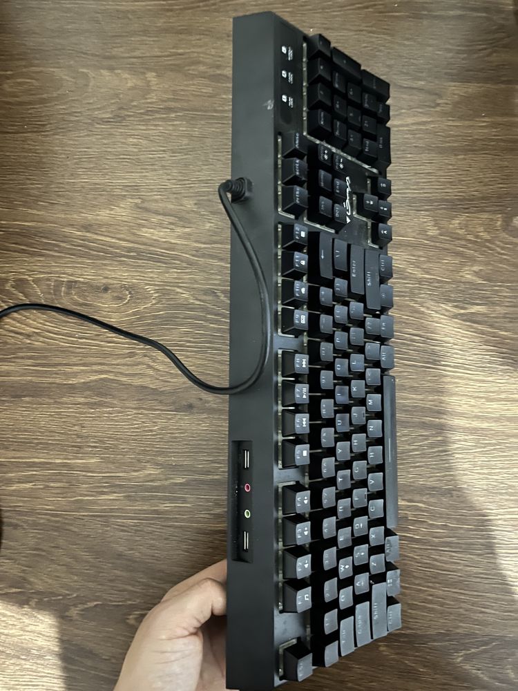 Vand tastatura GAMING Genesis Thor 200 RGB
