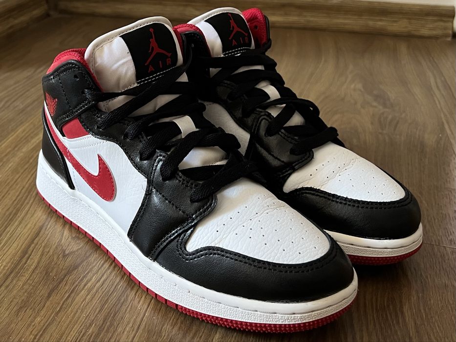 Air Jordan 1 Mid…produs original