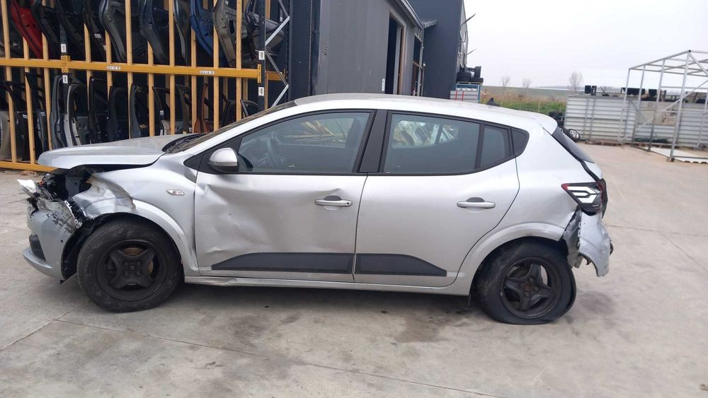 Dacia sandero 3 avariata