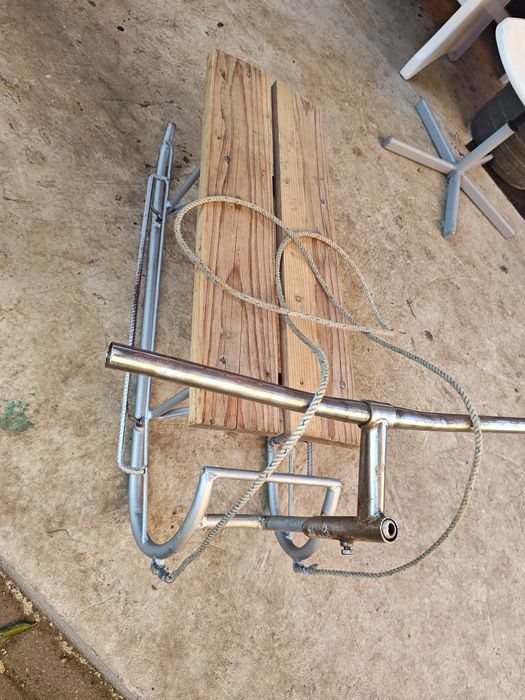 Vând sanie metalica, robustă