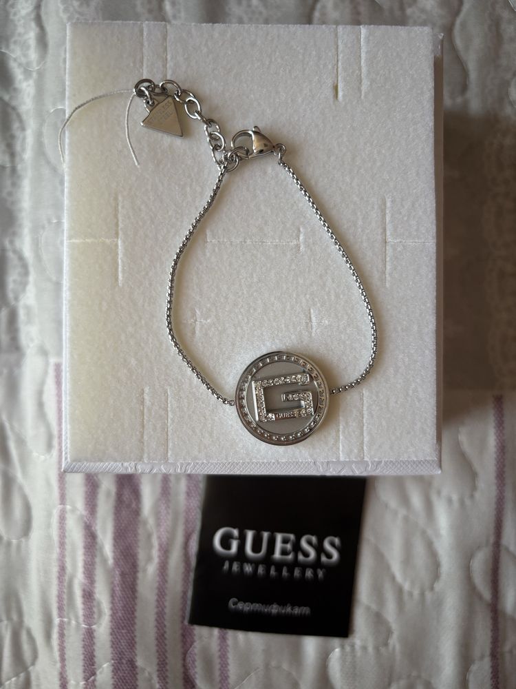 Дамска гривна Guess