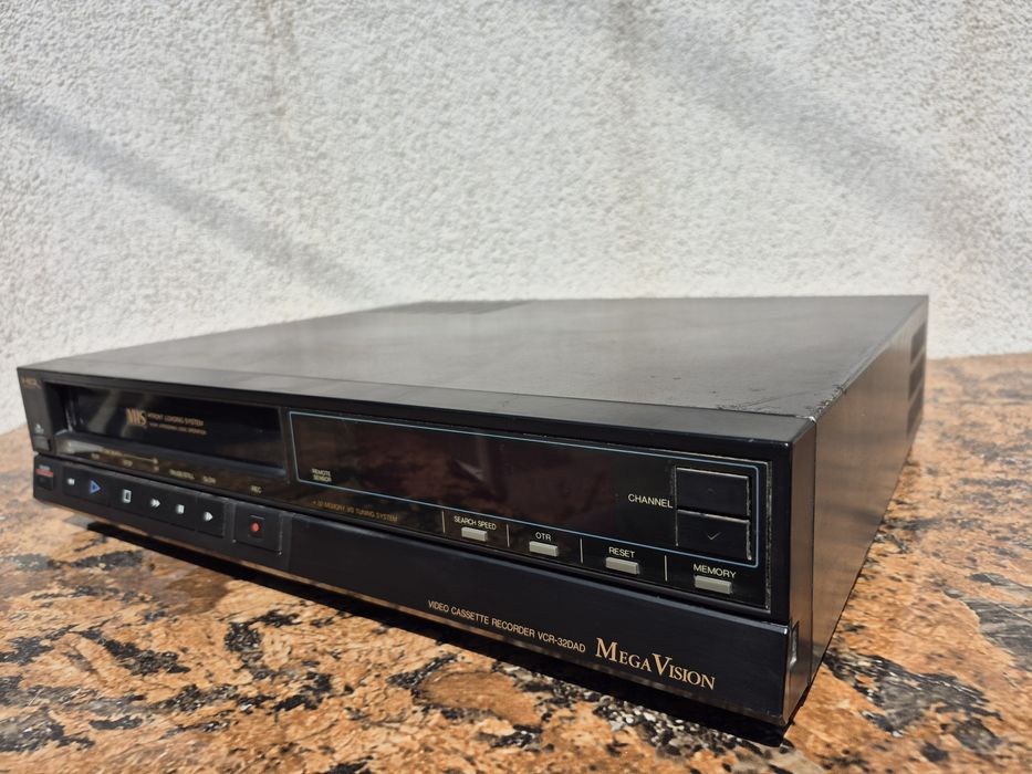 Vand video marca Megavision model VCR-32DAD,made in japan 

- video ca
