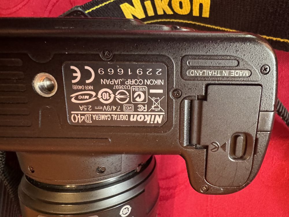 Фотоапарат Nikon с два обектива