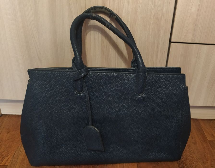 Продам классическую женскую сумку.