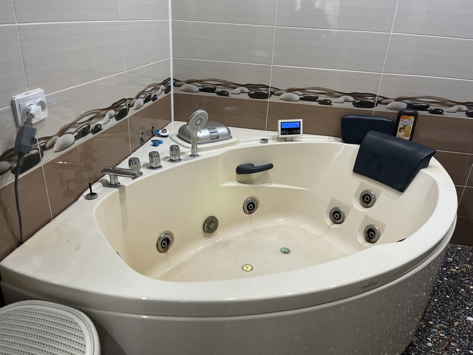 Продам джакузи в хорошом состояни