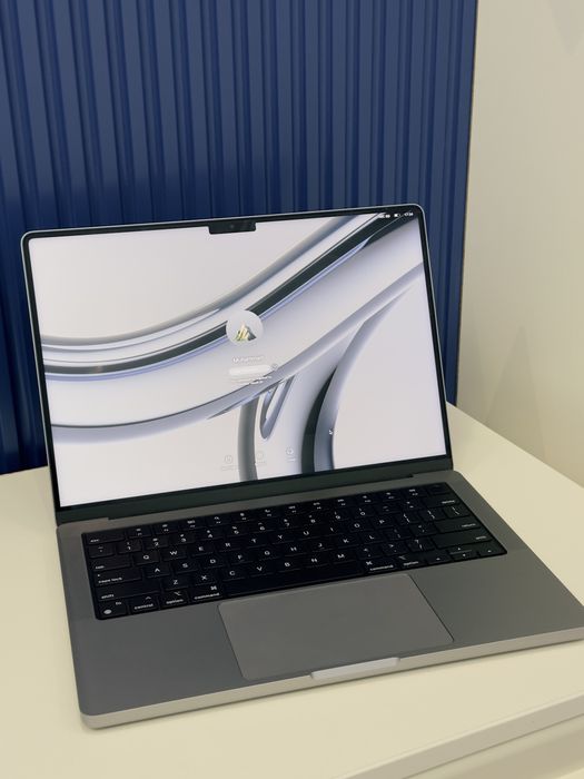 Macbook Pro M3.  14inch.  8/12